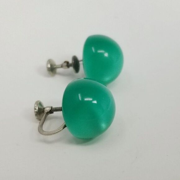 Vintage Green Lucite Dome Clip On Earrings, Moonglow Plastic Screw Backs - Picture 3 of 7